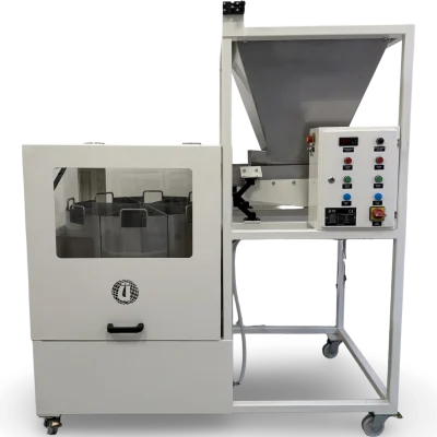 ünal marka otomatik numune bölücü kapalı koruma kabini ve kontrol panosu ile ana görünüm